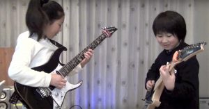 Polyphiaの「Crush」をカバーする11歳の天才少女ギタリスト