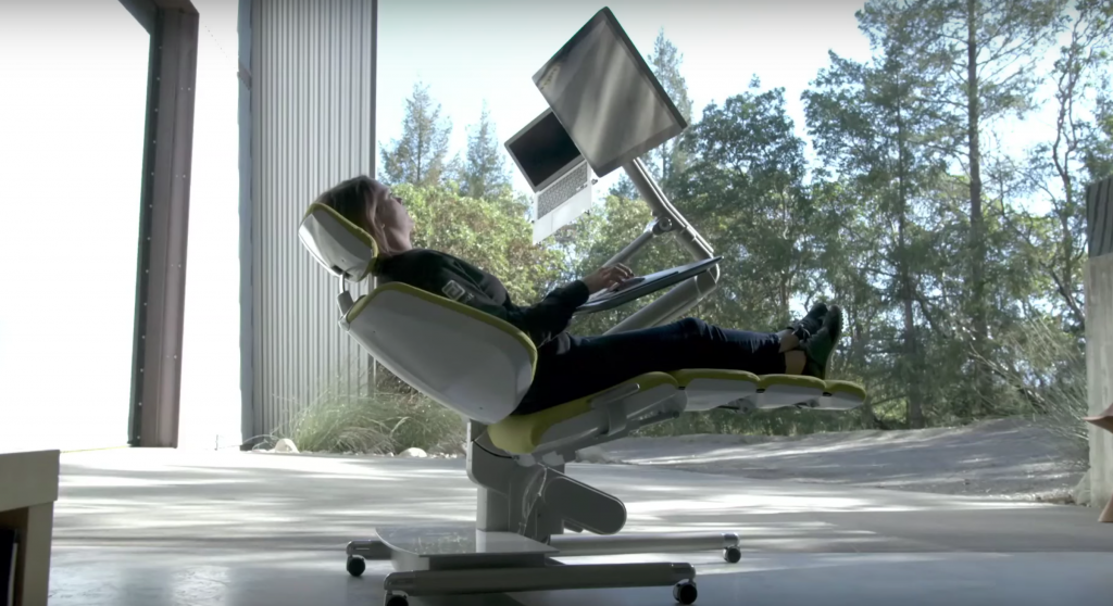 寝ながら快適にPCを操作したいという願望が日々強くなっている